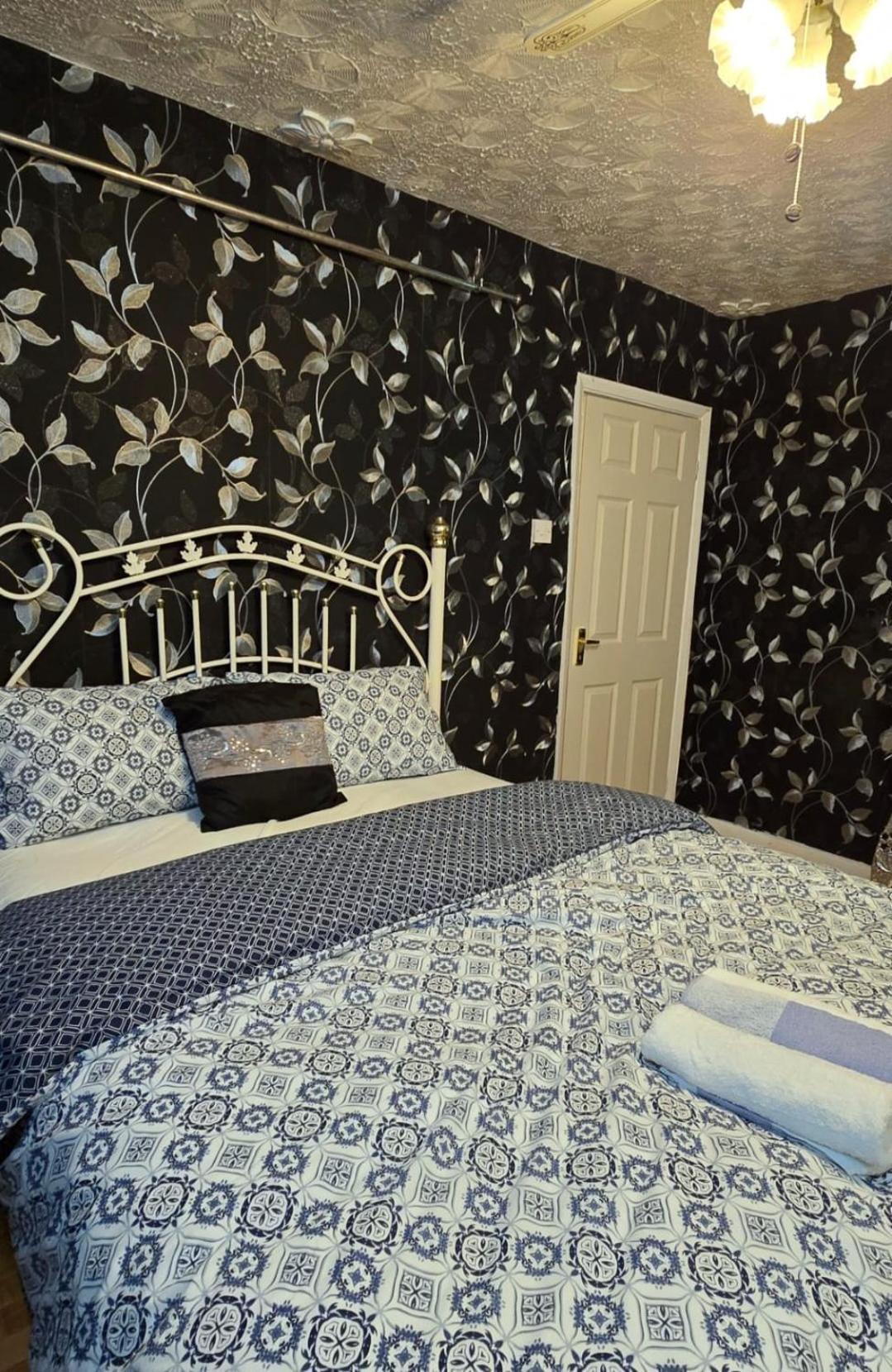 Ritchie Guest House ウィガン エクステリア 写真