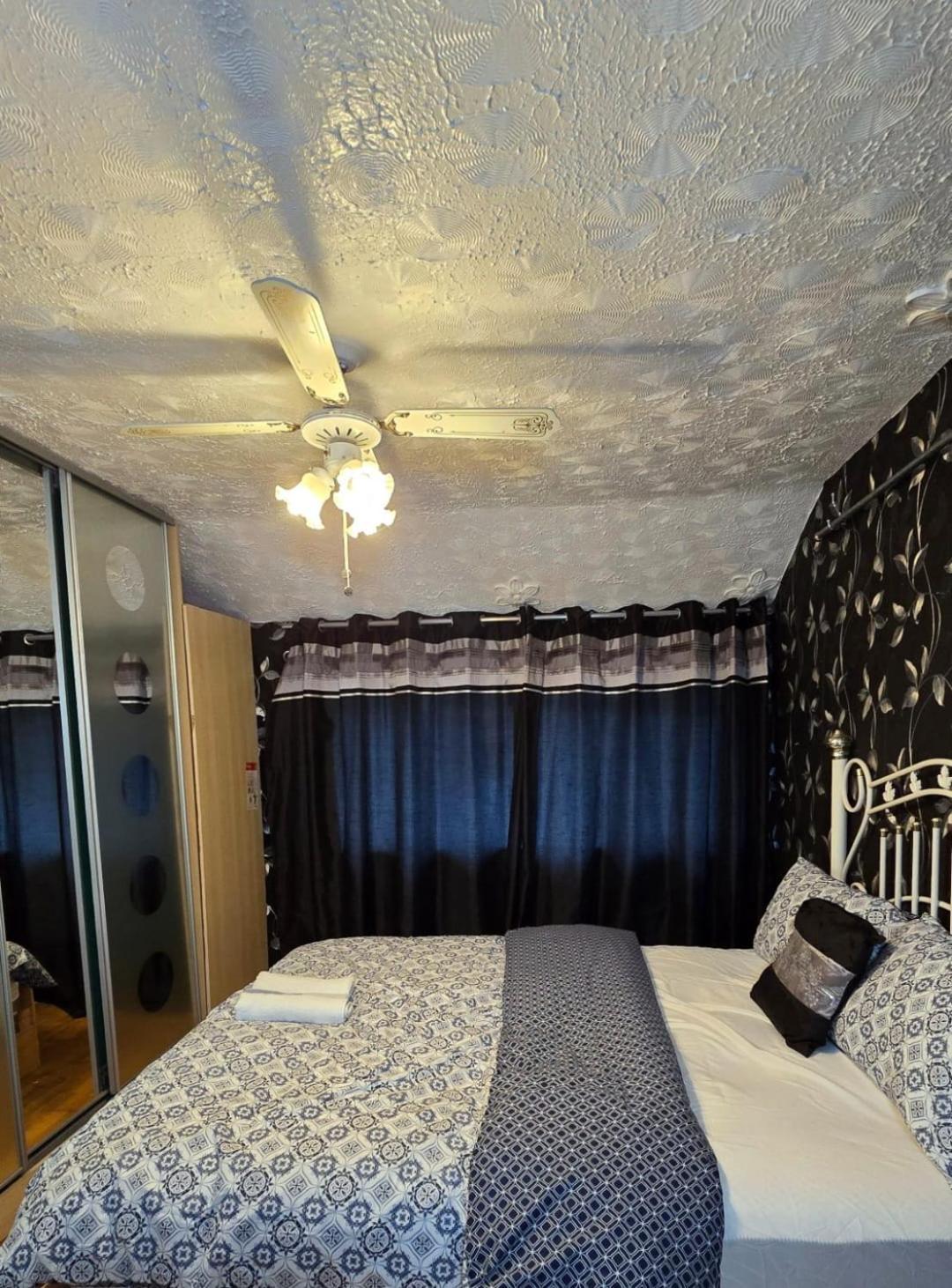 Ritchie Guest House ウィガン エクステリア 写真